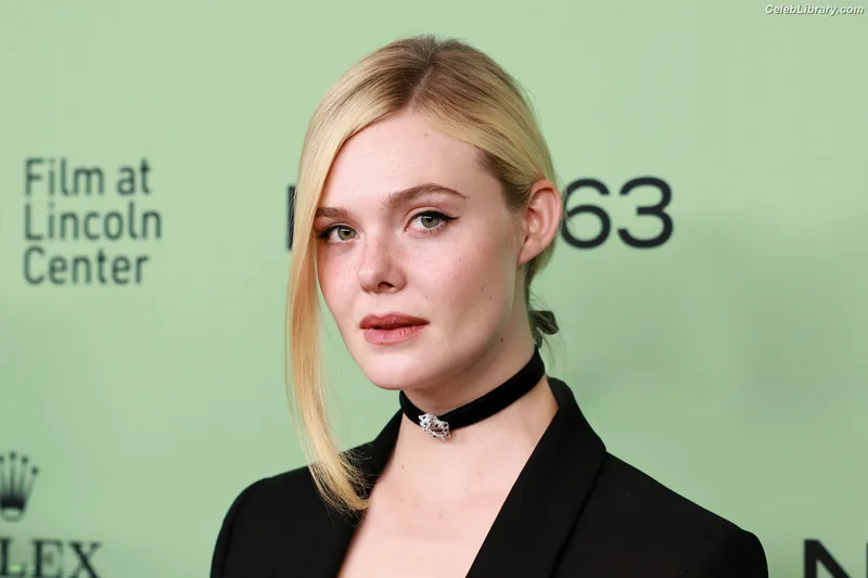 Elle Fanning photo 21 of 4114