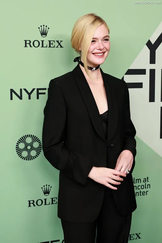 Elle Fanning photo 22 of 4114