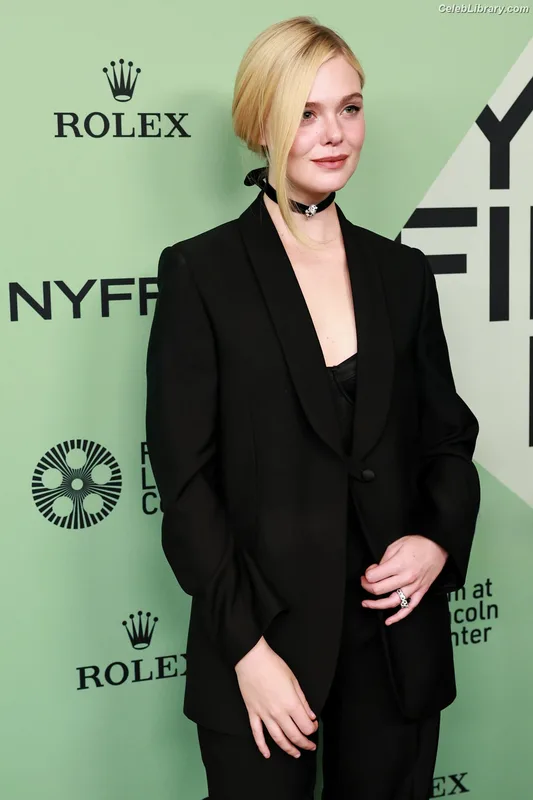 Elle Fanning photo 23 of 4114