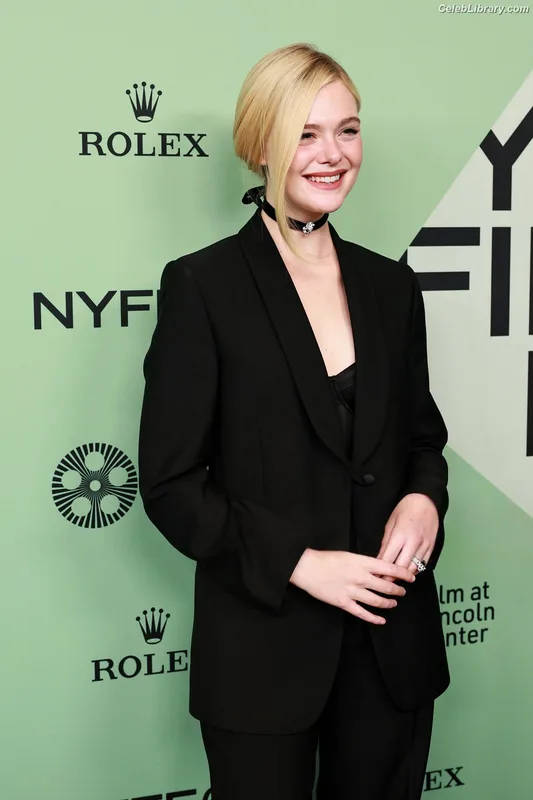 Elle Fanning photo 1 of 4114