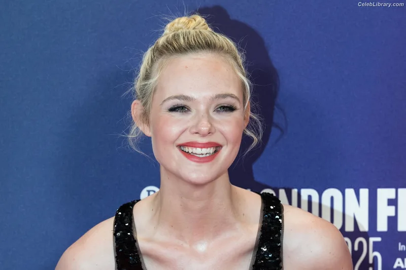 Elle Fanning photo 14 of 4114