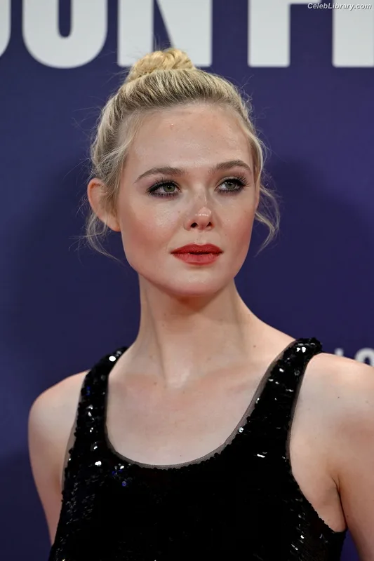 Elle Fanning photo 20 of 4114