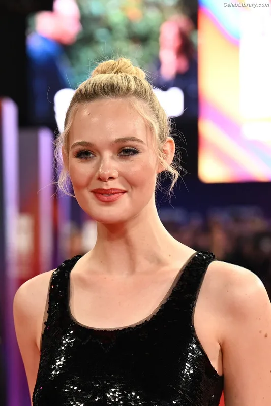 Elle Fanning photo 22 of 4114