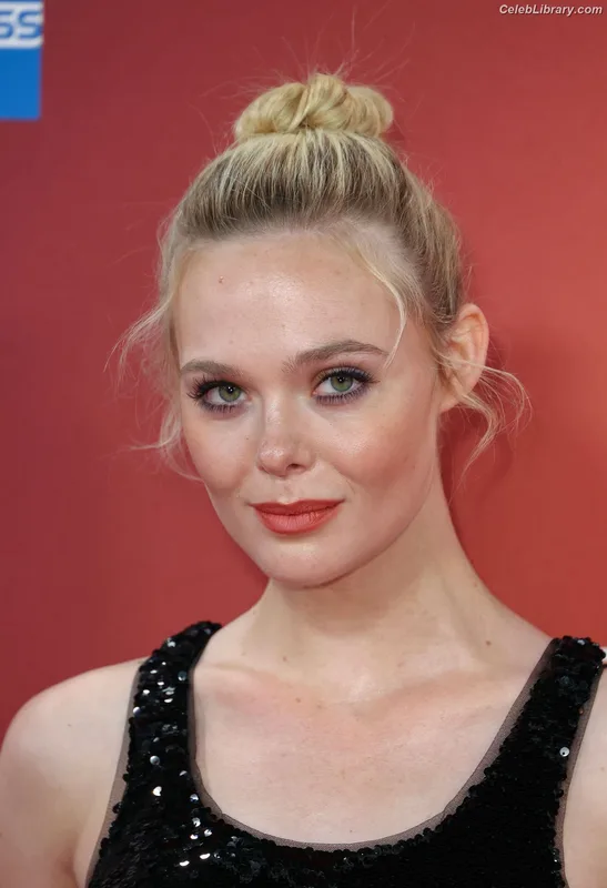 Elle Fanning photo 23 of 4114