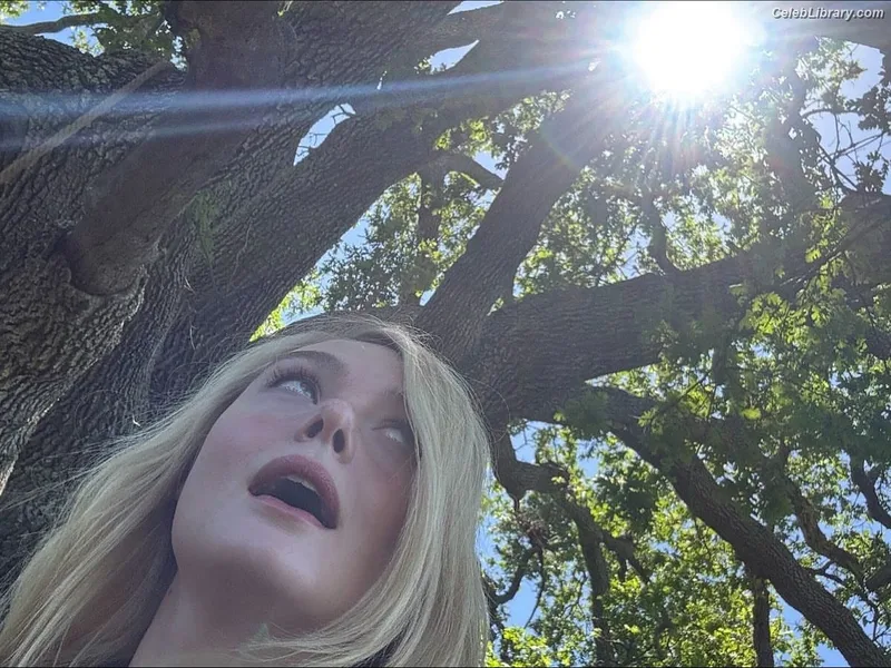 Elle Fanning photo 7 of 4114