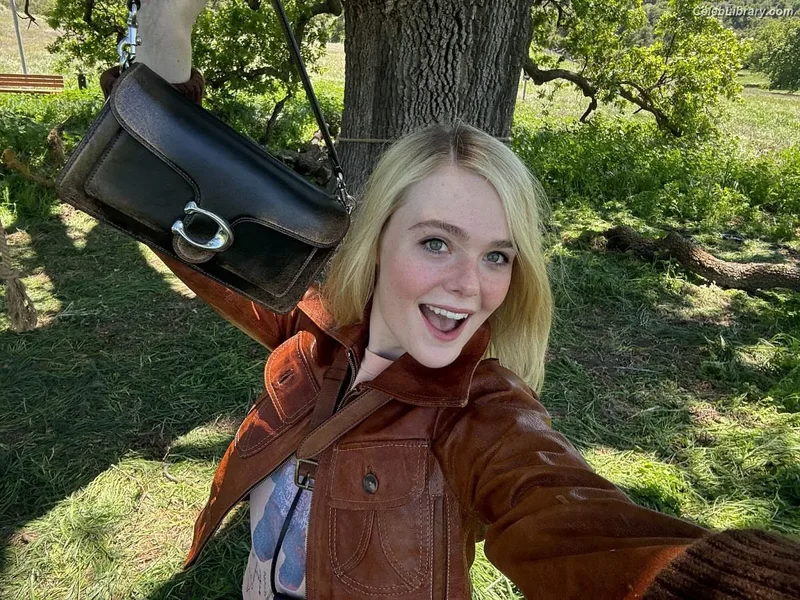 Elle Fanning photo 9 of 4114