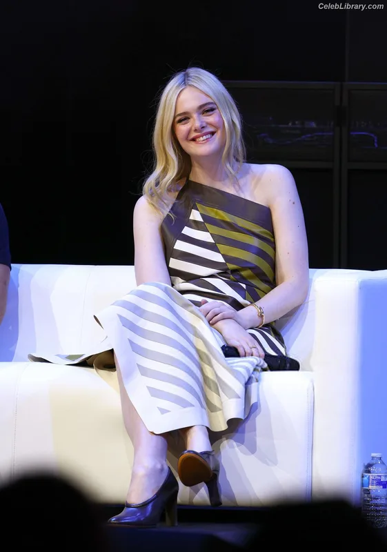 Elle Fanning photo 17 of 4114