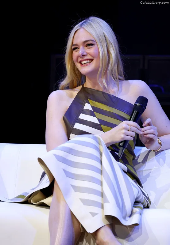 Elle Fanning photo 18 of 4114