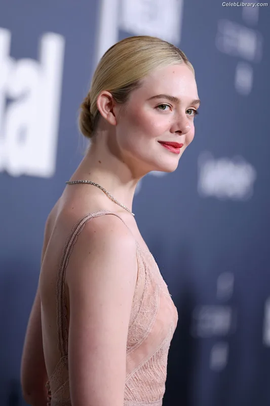 Elle Fanning photo 5 of 4114