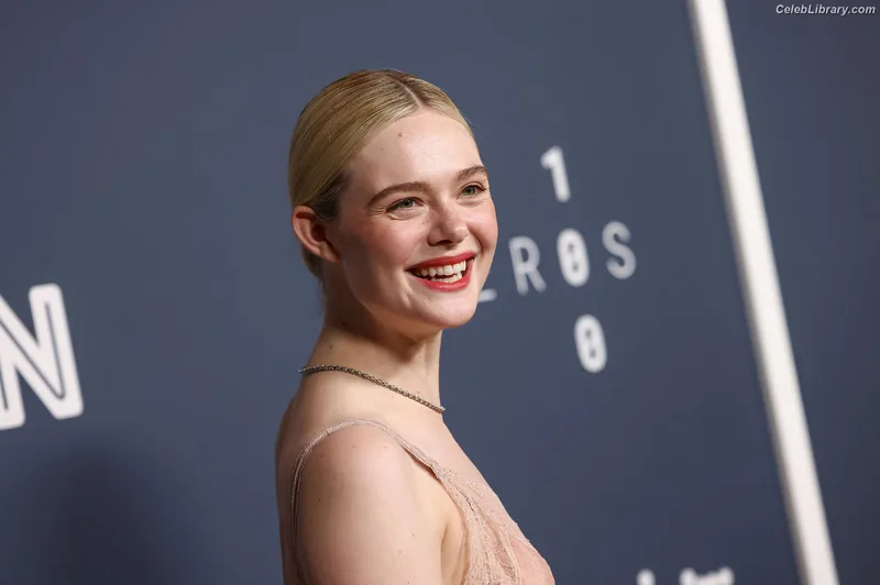 Elle Fanning photo 7 of 4114