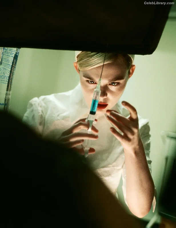 Elle Fanning photo 1 of 4114