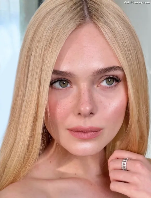 Elle Fanning photo 3 of 4114