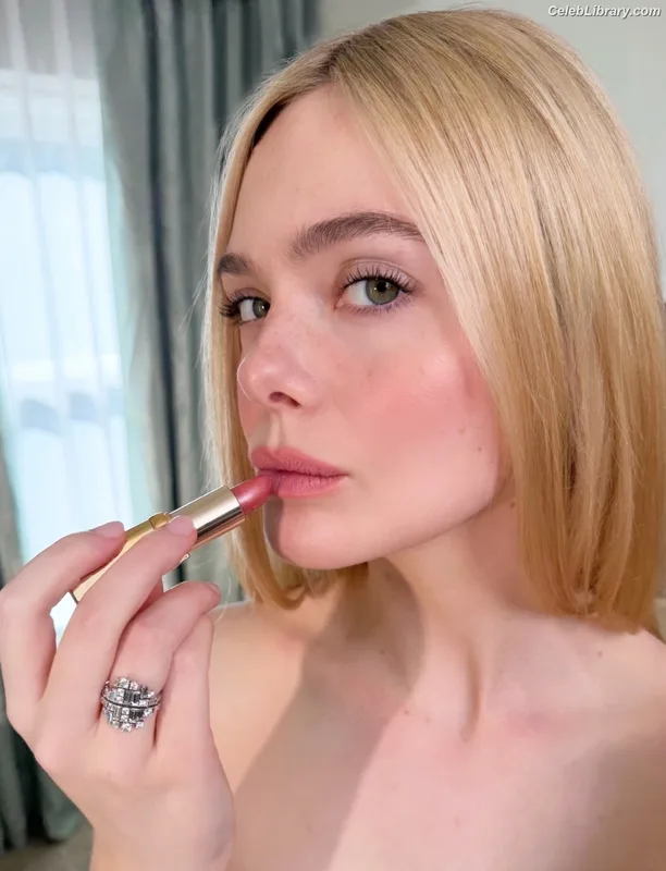 Elle Fanning photo 4 of 4114