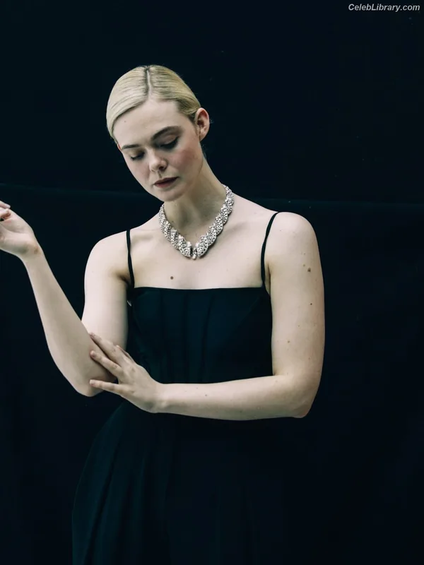 Elle Fanning photo 5 of 4114