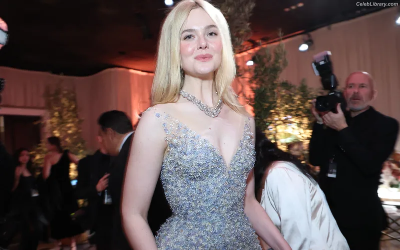 Elle Fanning photo 7 of 4114