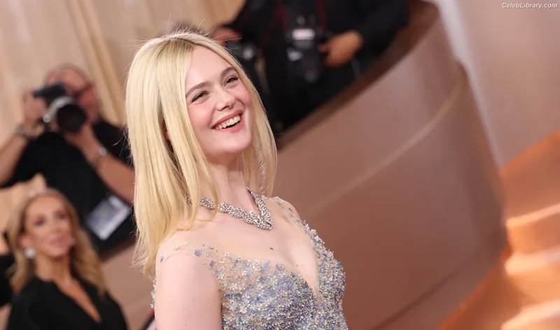 Elle Fanning photo 8 of 4114