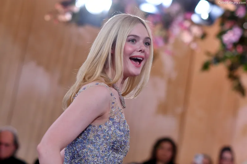 Elle Fanning photo 9 of 4114