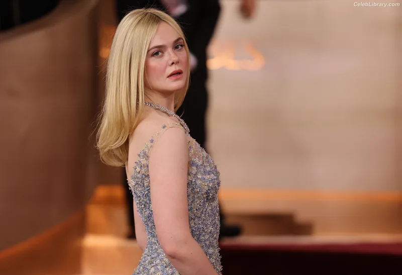 Elle Fanning photo 13 of 4114