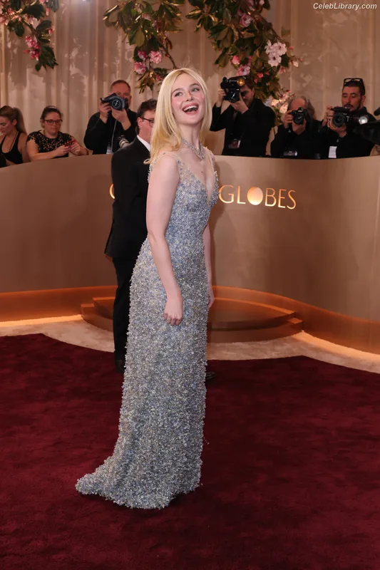 Elle Fanning photo 17 of 4114