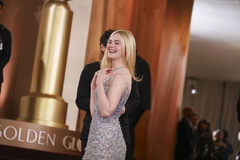 Elle Fanning photo 18 of 4114