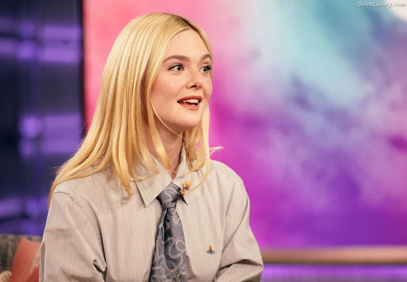 Elle Fanning photo 23 of 4114