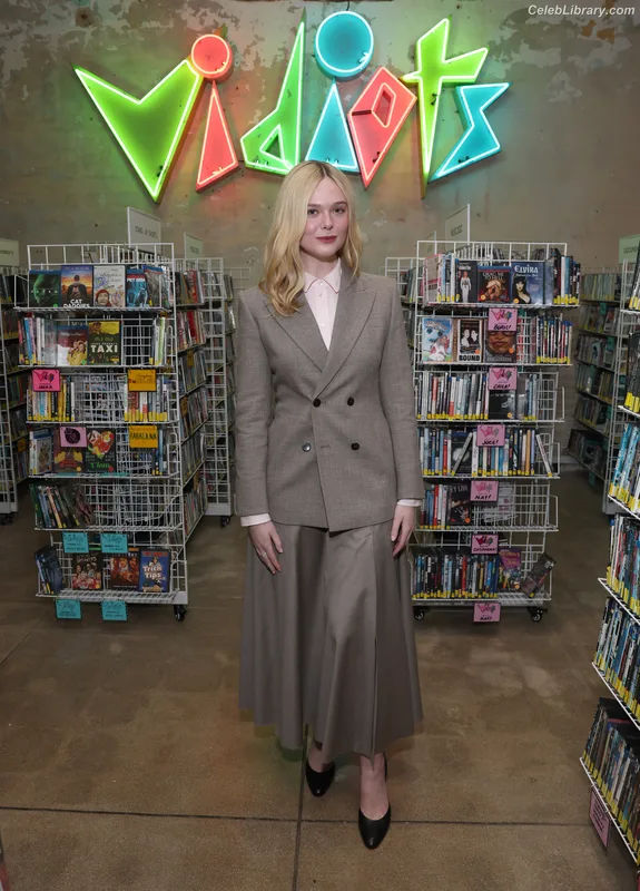 Elle Fanning photo 5 of 4114