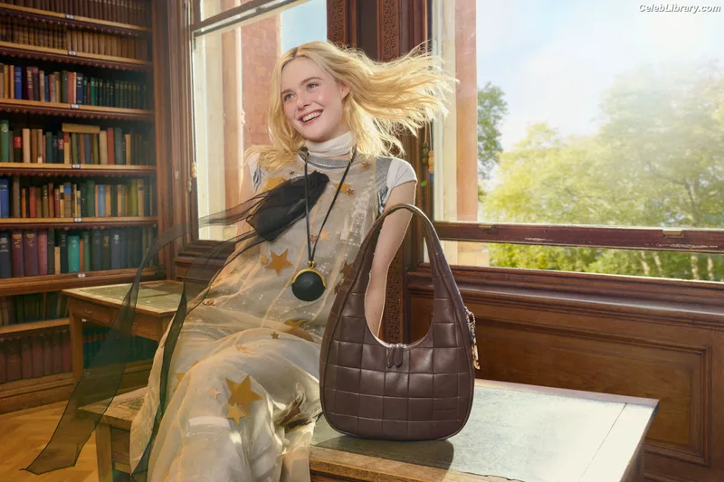 Elle Fanning photo 10 of 4114
