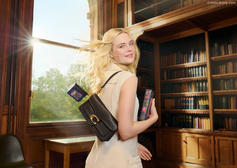Elle Fanning photo 11 of 4114