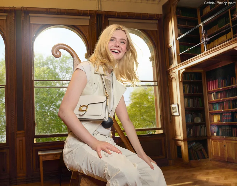 Elle Fanning photo 13 of 4114