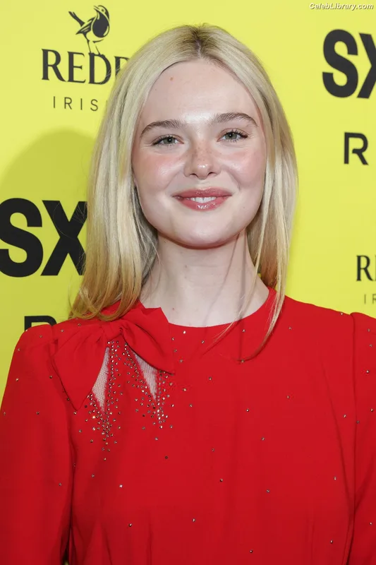 Elle Fanning photo 22 of 4114