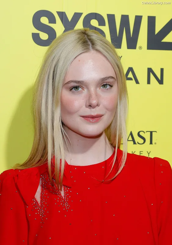Elle Fanning photo 2 of 4114