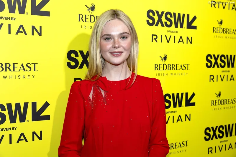 Elle Fanning photo 3 of 4114