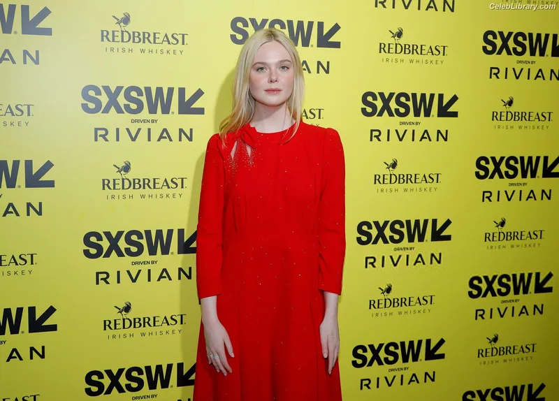 Elle Fanning photo 4 of 4114