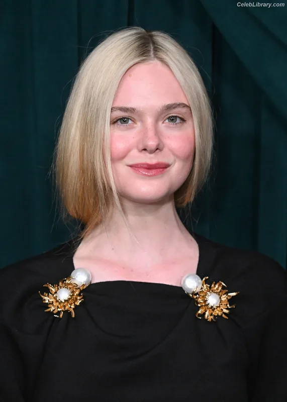 Elle Fanning photo 16 of 4114