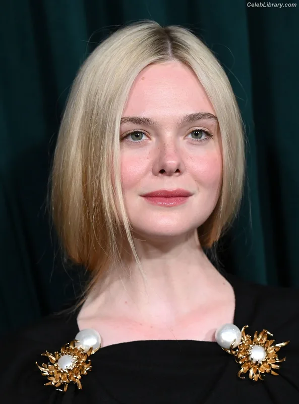 Elle Fanning photo 17 of 4114