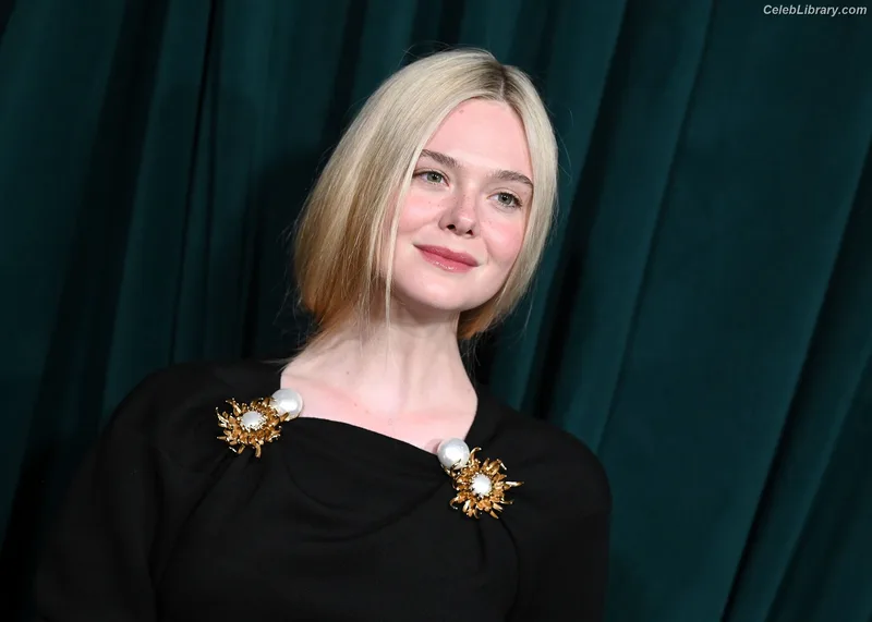 Elle Fanning photo 18 of 4114