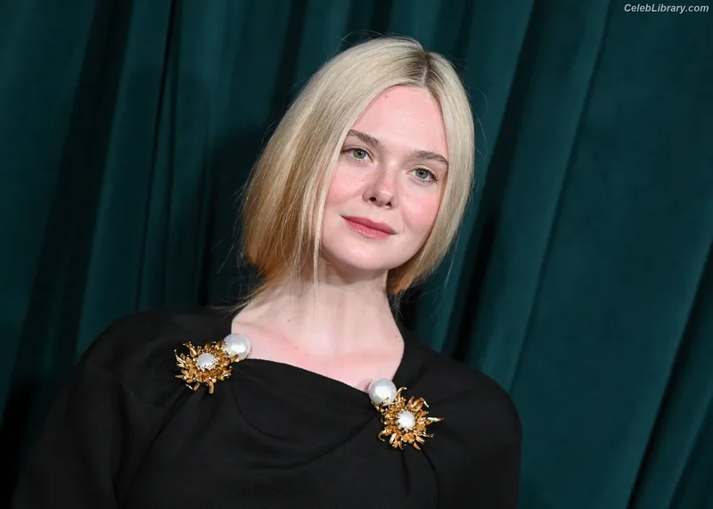 Elle Fanning photo 19 of 4114