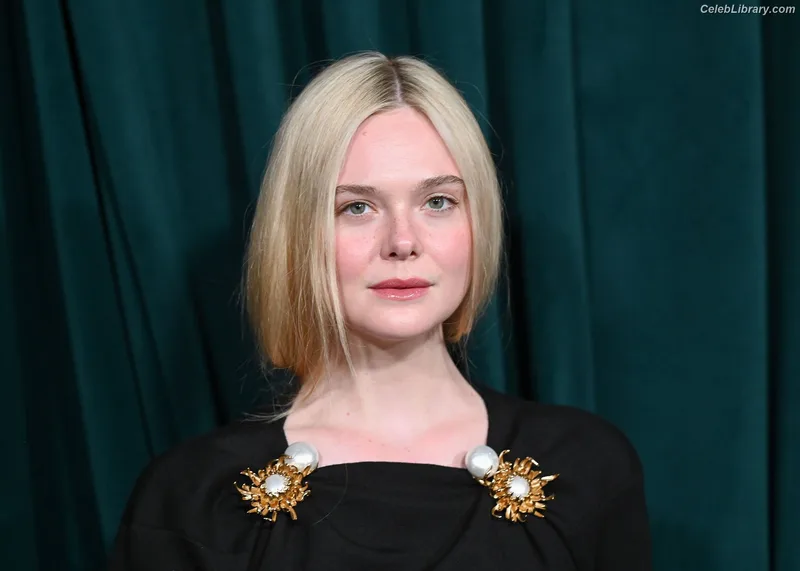 Elle Fanning photo 20 of 4114