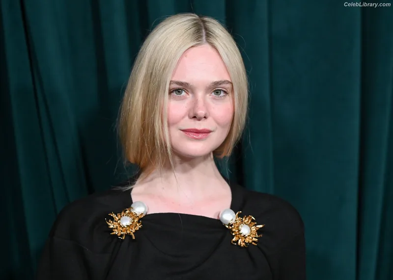Elle Fanning photo 21 of 4114