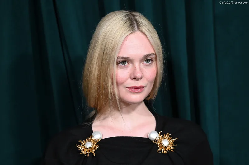Elle Fanning photo 22 of 4114