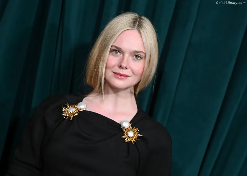 Elle Fanning photo 23 of 4114