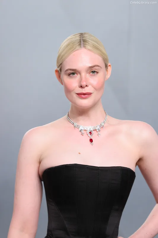 Elle Fanning photo 8 of 4114