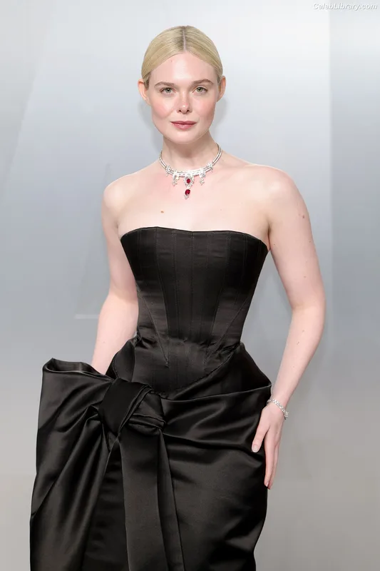 Elle Fanning photo 14 of 4114