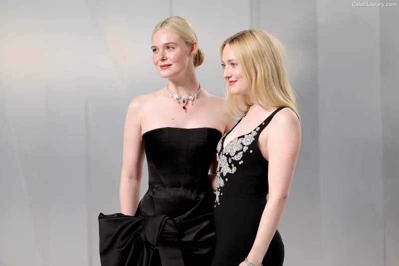 Elle Fanning photo 17 of 4114