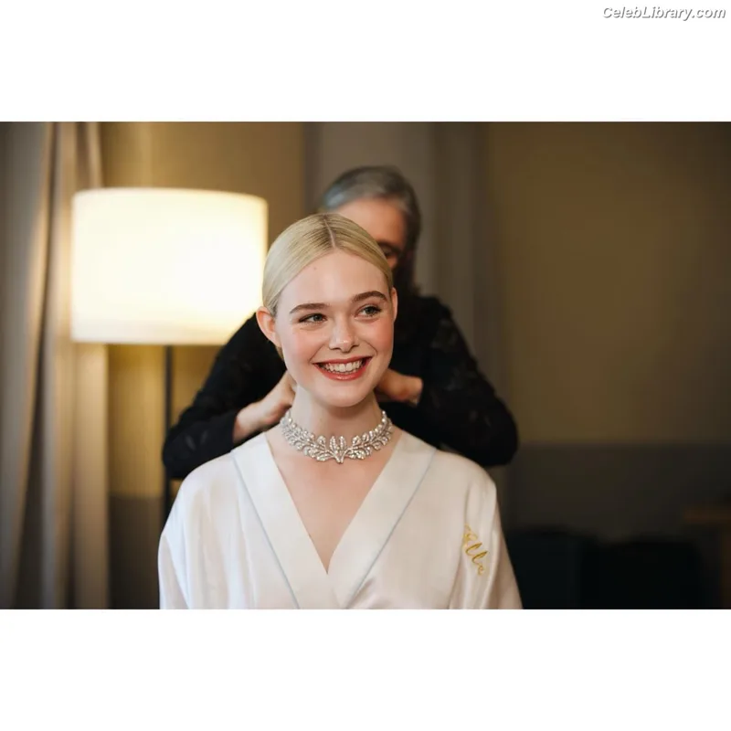 Elle Fanning photo 2 of 4114