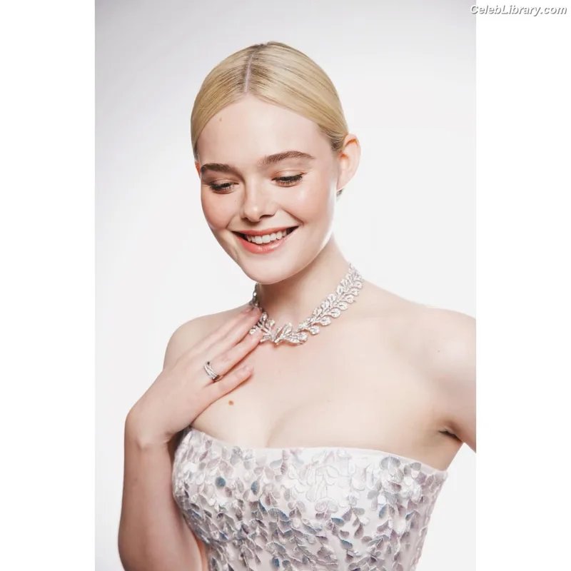 Elle Fanning photo 3 of 4114
