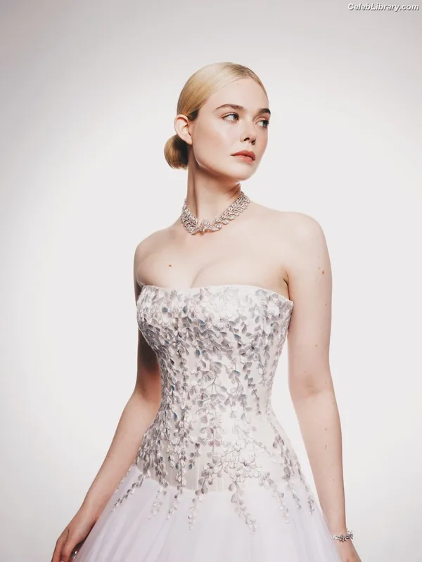 Elle Fanning photo 5 of 4114
