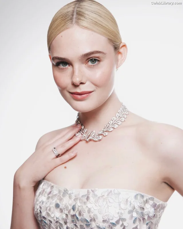 Elle Fanning photo 8 of 4114