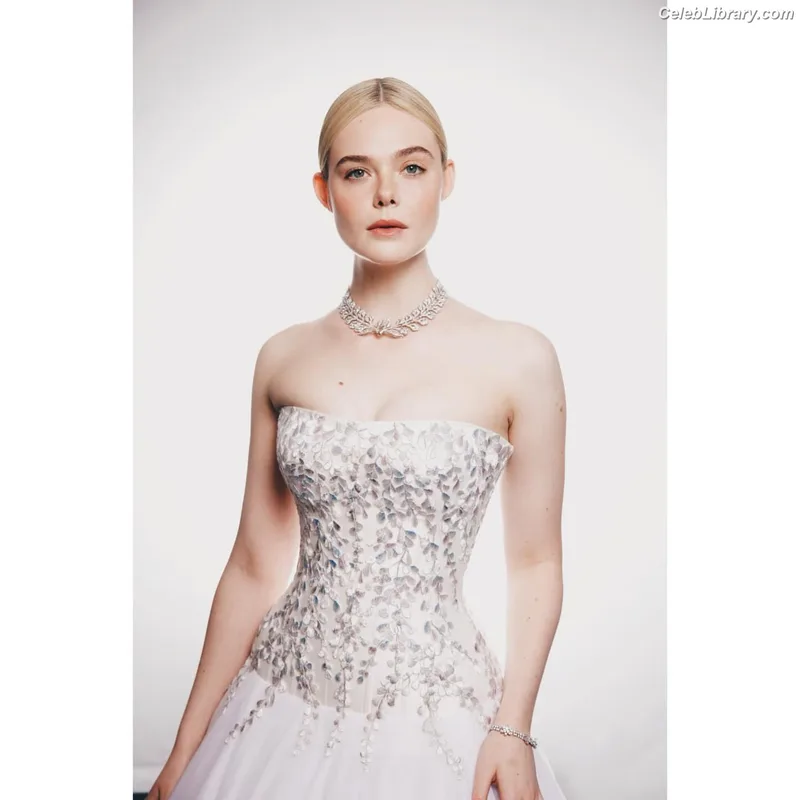 Elle Fanning photo 10 of 4114