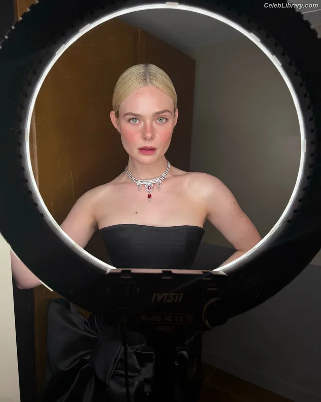 Elle Fanning photo 12 of 4114